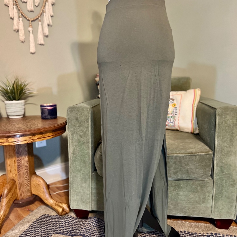 ❌ SOLD ❌ OLIVE GREEN MAXI SKIRT